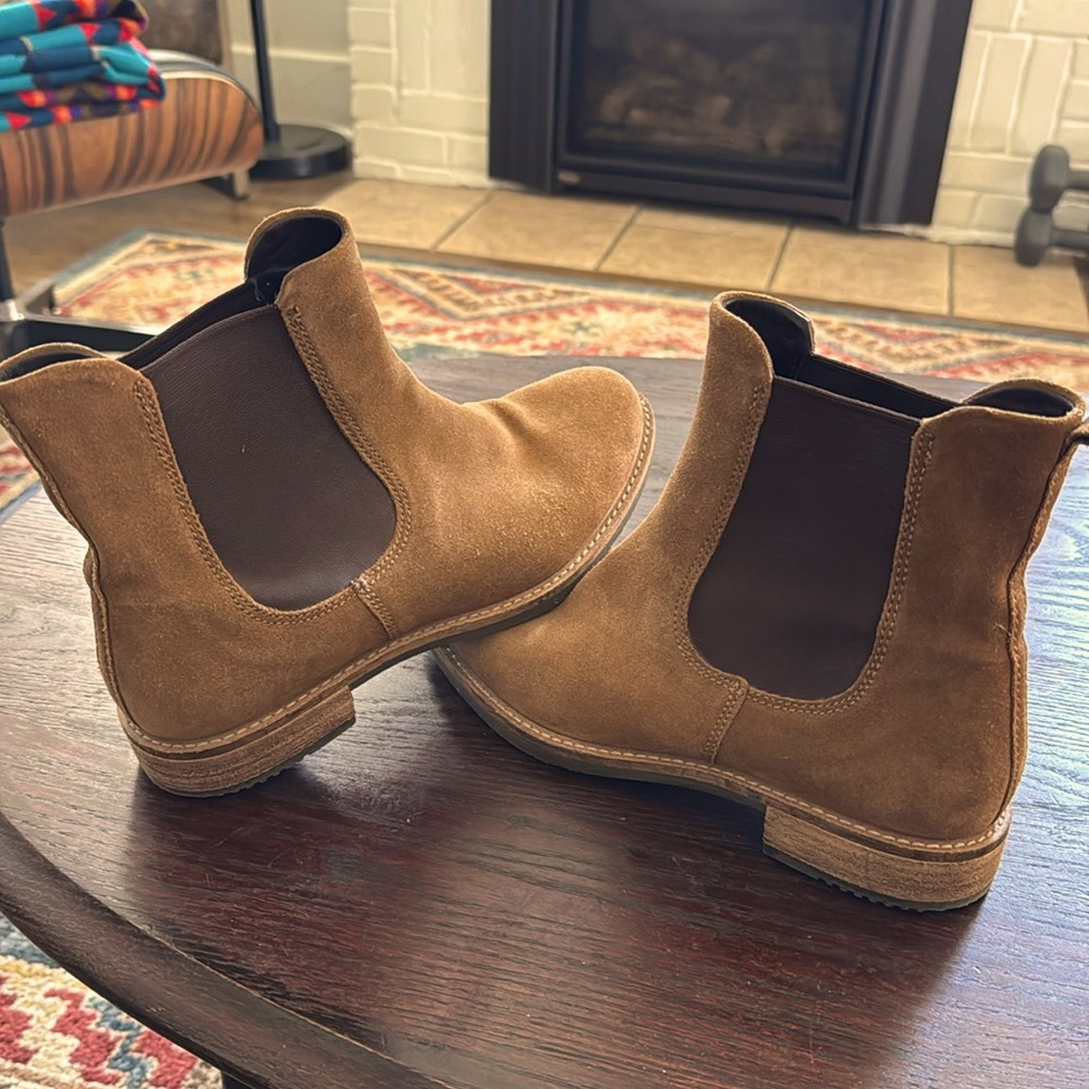 Ecco Chelsea Boot Size 39 (8-8.5) - Sartoralle Suede Boot